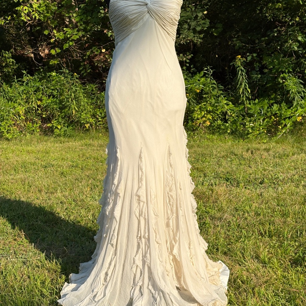 Elegant Cream Wedding Gown bohemian fits like a a dream $100
